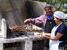 Un asado, barbecue traditionnel, &agrave; notre estancia de la r&eacute;gion de Cordoba en Argentine - Rando Cheval / Absolu Voyage