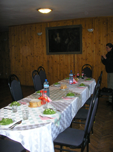 Bulgarie - Randonnée équestre Parc National des Balkans : Salle à manger - chalet de Sveschen - Randocheval