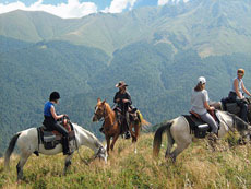 Randonn&eacute;e &eacute;questre dans la r&eacute;serve naturelle des Rochers Chantants - Randocheval / Absolu Voyages
