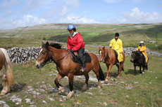 Voyage &eacute;questre au coeur des formations rocheuses particuli&egrave;res du Burren - Randonn&eacute;e &eacute;questre en Irlande - Randocheval