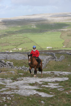 Voyage &eacute;questre au coeur des formations rocheuses particuli&egrave;res du Burren - Randonn&eacute;e &eacute;questre en Irlande - Randocheval