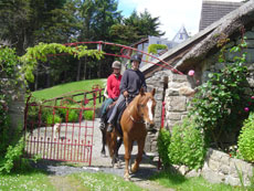 Voyage &eacute;questre au coeur des formations rocheuses particuli&egrave;res du Burren - Randonn&eacute;e &eacute;questre en Irlande - Randocheval