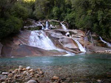 Bathing in an heavenly waterfall - Horseback trail in chile - Randocheval