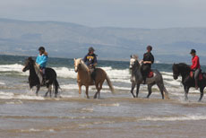Randonn&eacute;e &eacute;questre dans le Donegal - Tourism Ireland - Randocheval