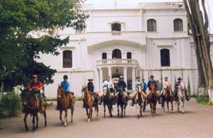 Horse riding holidays, horseback trails and equestrian vacation in Ecuador (South America) on Volcanoes Avenue in Andes mountains : enjoy the oldest and best preserved historical haciendas in South America  !