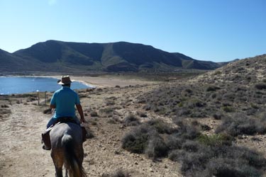 Voyage à cheval sur les plages d'Andalousie - Randonnée équestre organisée par Randocheval