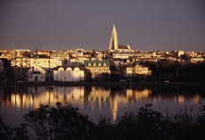 Extension en Islande - Vue sur Reykjavik depuis le lac - Rando Cheval / Absolu Voyages