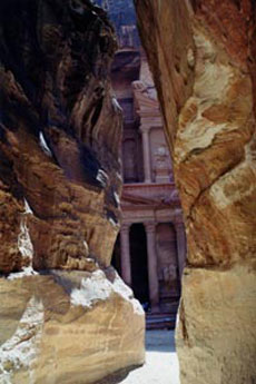 Lorsque vous d&eacute;passez le canyon, vous d&eacute;couvrez le Khasneh de P&eacute;tra - Randonn&eacute;e &eacute;questre en Jordanie - D&eacute;couverte du Wadi Rum - Randocheval