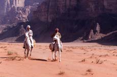 Randonn&eacute;e &eacute;questre en Jordanie avec les b&eacute;douins du d&eacute;sert du Wadi Rum - Rando Cheval / Absolu Voyage