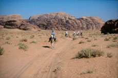 Randonneurs &agrave; cheval sur les pistes de Jordanie - D&eacute;couverte du Wadi Rum - Rnadocheval
