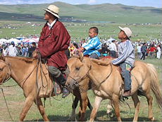 Nomad family on horseback on the Silk road - Randocheval / Absolu Voyage
