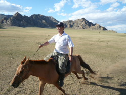 Photos de notre randonn&eacute;e &eacute;questre confort sous la yourte en Mongolie : Khustai et les chevaux de Przewalski, Khogno Khan, le Mini Gobi, la Vall&eacute;e de l'Orkhon, le lac d'Ogii, Karakorum... (Randocheval / Absolu Voyages)