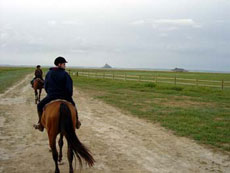 Photo gallery of our crossing of Mont Saint Michel's Bay on horseback - Randocheval / Ride in France