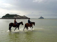 Photo gallery of our crossing of Mont Saint Michel's Bay on horseback - Randocheval / Ride in France