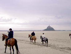 Horse riding weekend to the famous Mont Saint Michel (France) - Rando Cheval / Absolu Voyages