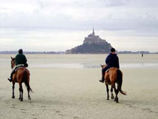 Photo gallery of our crossing of Mont Saint Michel's Bay on horseback - Randocheval / Ride in France