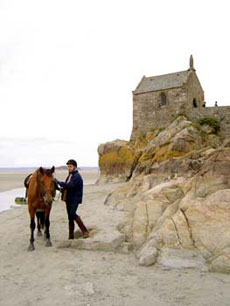 Photo gallery of our crossing of Mont Saint Michel's Bay on horseback - Randocheval / Ride in France