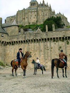 Photo gallery of our crossing of Mont Saint Michel's Bay on horseback - Randocheval / Ride in France