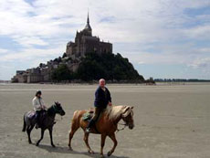 Photo gallery of our crossing of Mont Saint Michel's Bay on horseback - Randocheval / Ride in France
