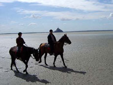 Photo gallery of our crossing of Mont Saint Michel's Bay on horseback - Randocheval / Ride in France