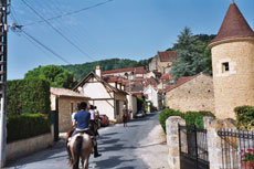 Traversée de petits villages typiques du Lot - Randocheval
