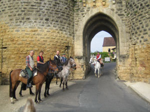 Randonn&eacute;e &agrave; cheval et gastronomie en P&eacute;rigord - Rando Cheval / Absolu Voyages