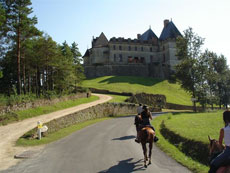 D&eacute;couverte des Ch&acirc;teaux du P&eacute;rigord &agrave; cheval - Randocheval