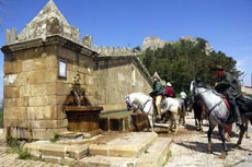 Belle pierres en Sicile sur nos randonn&eacute;es dans les Massifs Siciliens - RANDOCHEVAL