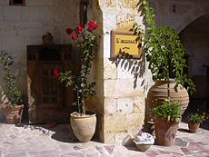 Randocheval - Cappadocia on horseback - Entrance of a guesthouse