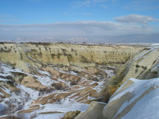 La neige couvrant les paysages de la Cappadoce - Randocheval