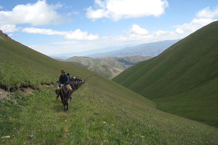 KIRGHIZIE Randonnée à cheval entre steppes, lacs et montagnes au