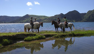 Voyage à cheval sur les plages des Açores