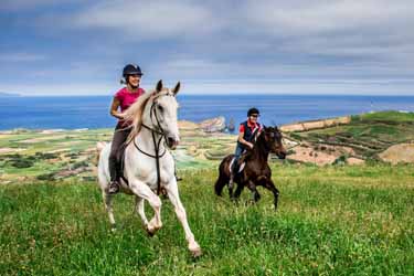 Voyage à cheval aux Açores sur Sao Miguel - Randonnée équestre organisée par Randocheval