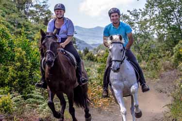 Voyage à cheval aux Açores sur Sao Miguel - Randonnée équestre organisée par Randocheval