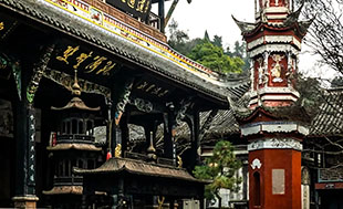 monastere architecture traditionnelle bois sculpte culture voyage asie