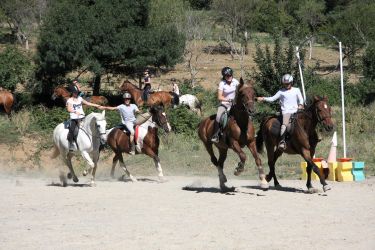 Voyage à cheval et stage linguistique - Randonnée équestre organisée par Randocheval