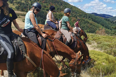 Randonnée à cheval pour enfant et adolescent en Ardèche