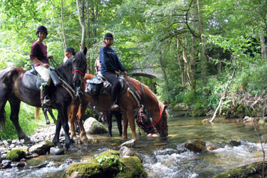 Voyage à cheval - Randonnée équestre en Ariége pour les jeunes avec Randocheval