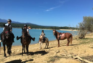 Voyage &agrave; cheval - Randonn&eacute;e &eacute;questre en Ari&eacute;ge pour les jeunes avec Randocheval