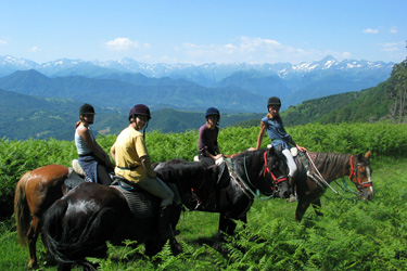 Voyage à cheval - Randonnée équestre en Ariége pour les jeunes avec Randocheval