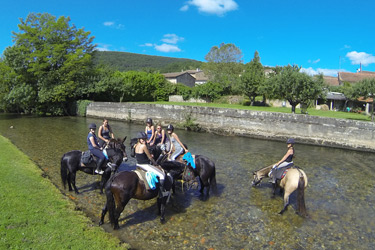 Voyage à cheval - Randonnée équestre en Ariége pour les jeunes avec Randocheval