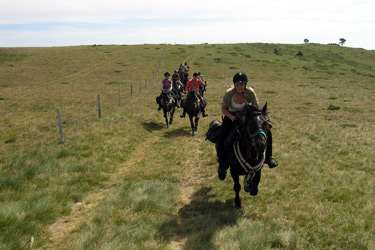 Voyage à cheval - Randonnée équestre en Ariége pour les jeunes avec Randocheval