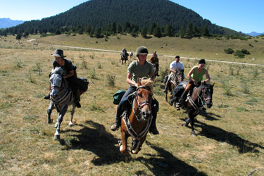 Voyage à cheval - Randonnée équestre en Ariége pour les jeunes avec Randocheval