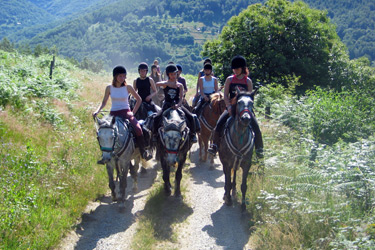 Voyage à cheval - Randonnée équestre en Ariége pour les jeunes avec Randocheval