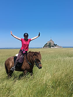 La libert&eacute; &agrave; cheval dans les herbus face au Mont Saint Michel