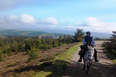 Voyage à cheval dans les Cévennes - Randonnée équestre en Croatie avec Randocheval