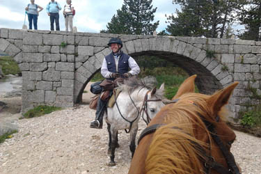 Voyage à cheval dans les Cévennes - Randonnée équestre en Croatie avec Randocheval