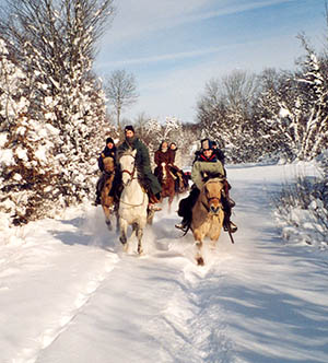 Voyage à cheval dans le Jura en hiver - Randonnée équestre organisée par Randocheval