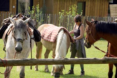 Voyage à cheval dans le Jura - Randonnée équestre organisée par Randocheval