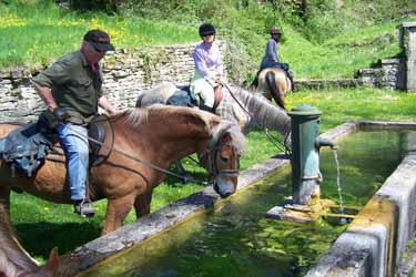 Voyage à cheval dans le Jura - Randonnée équestre organisée par Randocheval